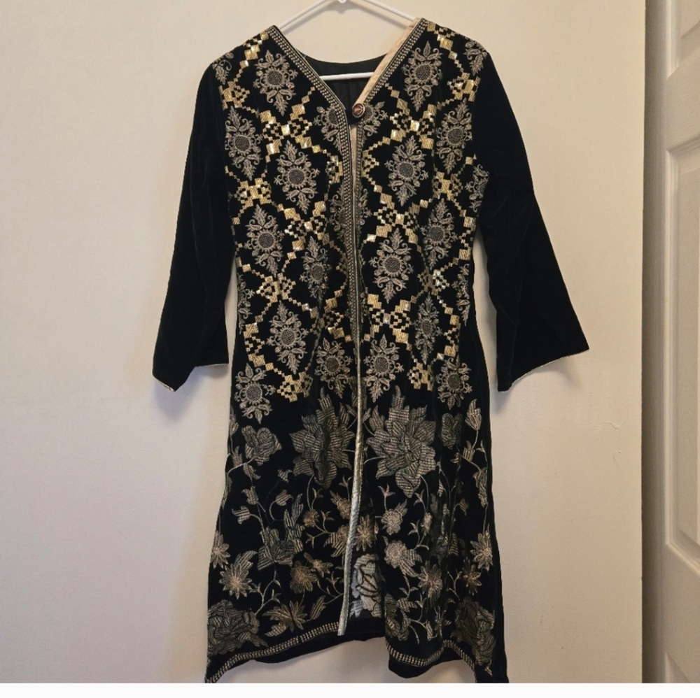 Dark Green and Gold Velvet Embroidered Long 3 Piece Salwar Kameez